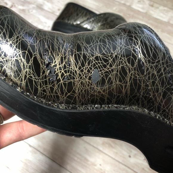 dansko scribble print clogs